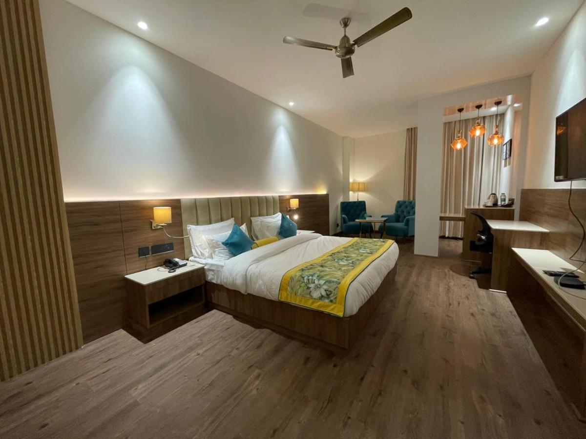 Hotel Casa Divine Izatnagar Exterior photo